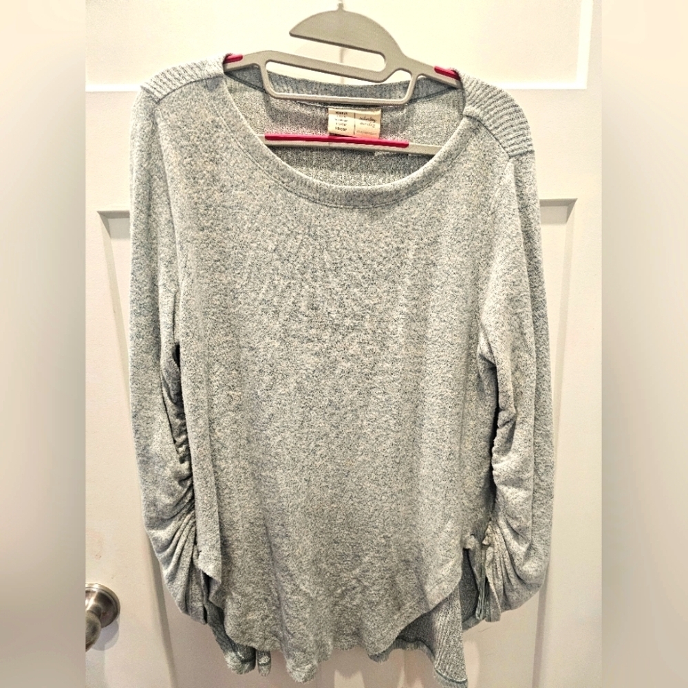 Anthropologie Saturday/Sunday Gray Ruched Sleeve Asymmetrical Hem Top XS